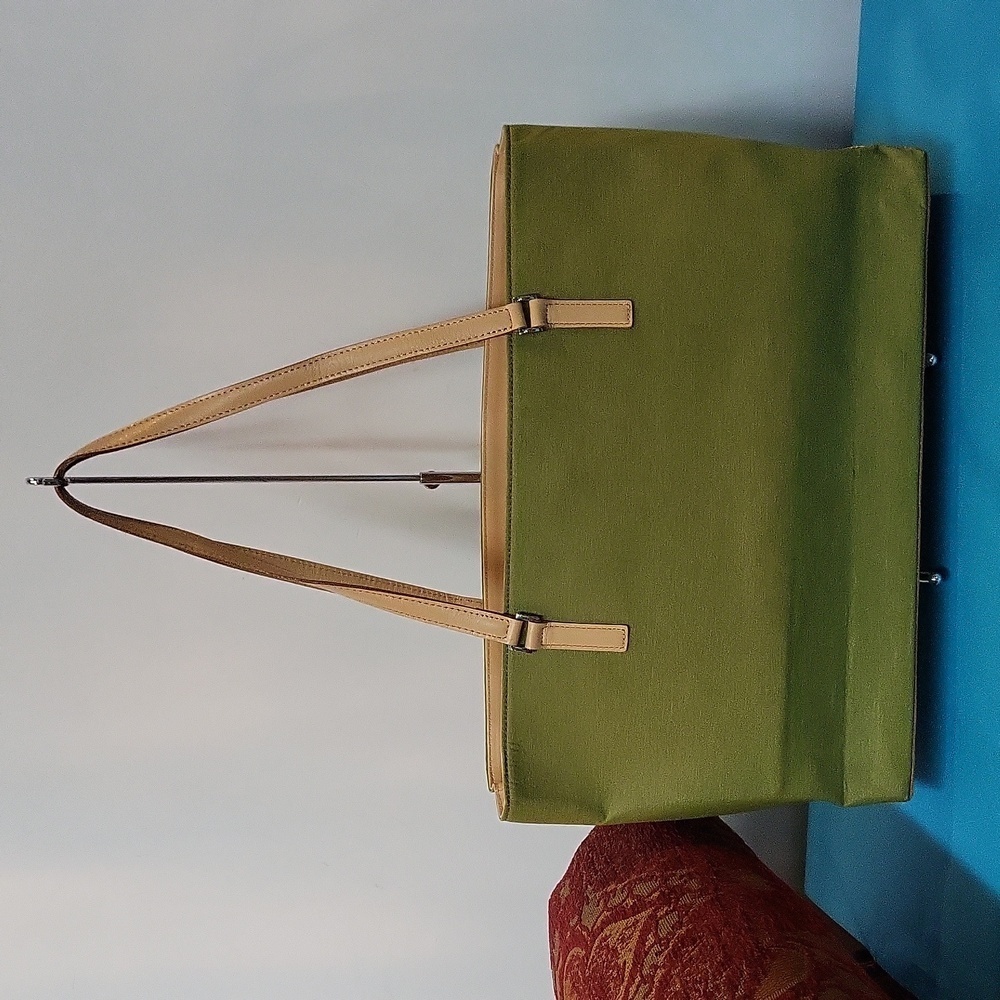 Burberry Green Tote - Picture 4 of 14